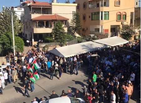 كفرقاسم ... جماهير غفيرة تشيع جنازة الشهيد محمد طه 